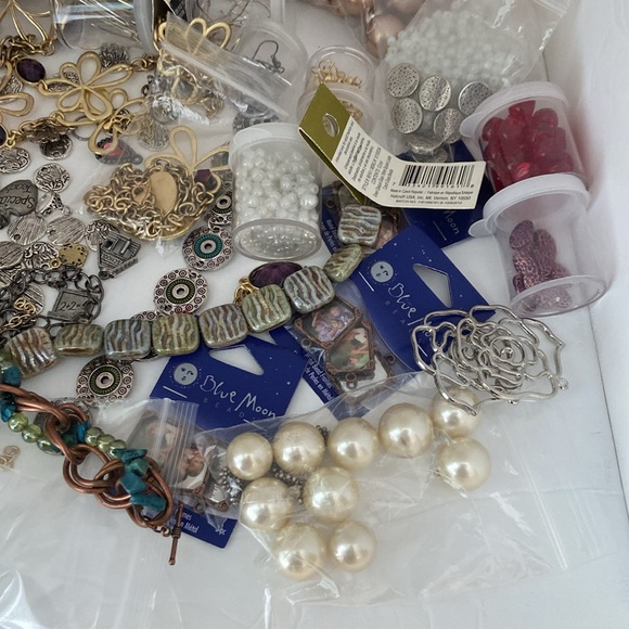#1 Lot Jewelry Making Beads, Charms, Hooks, Etc. - Picture 7 of 9